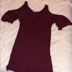 Casual maroon dress with slots on sleeve